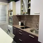 Cathedral Apartment Warna